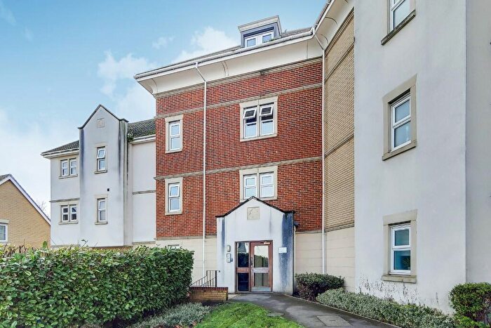 2 Bedroom Flat To Rent In Critchley Avenue, Dartford, DA1