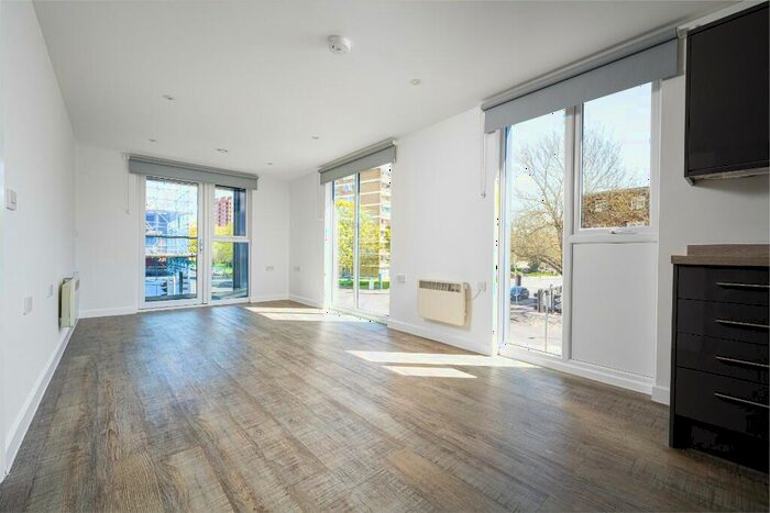 2 Bedroom Apartment To Rent In Queensway, Southampton, Hampshire, SO14