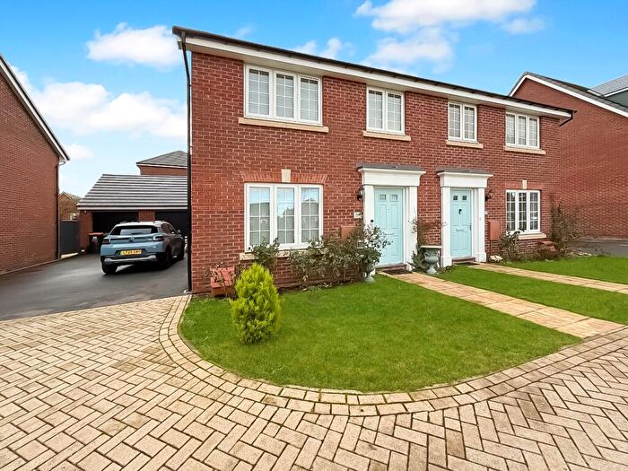 4 Bedroom Semi-Detached House For Sale In Bellingham Gardens, Houghton Regis, LU5