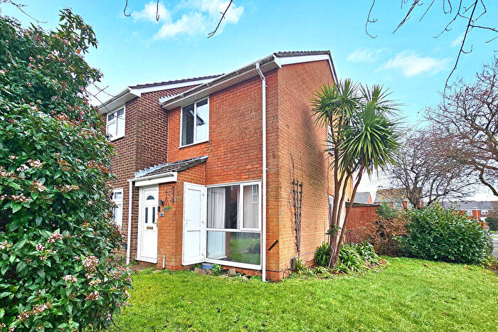 2 Bedroom End Of Terrace House For Sale In Maizemore Walk, Lee-On-The-Solent, PO13