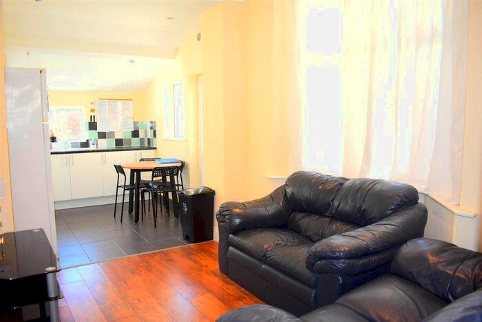 4 Bedroom Terraced House To Rent In Wheatstone Road, Southsea, PO4