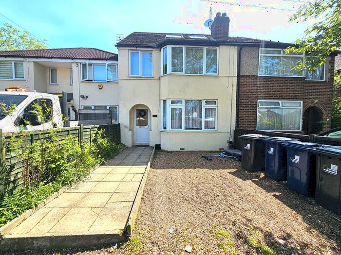 3 Bedroom Flat To Rent In Scorton Avenue, Perivale, Greenford, UB6