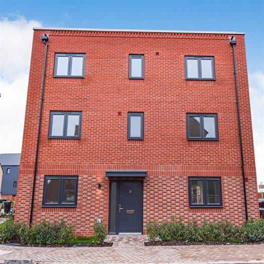3 Bedroom Detached House To Rent In Beaulieu, Chelmsford, CM1