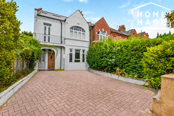 4 Bedroom Flat To Rent In Dornton Road, Balham, SW12