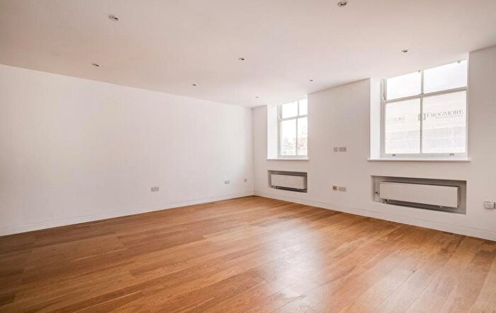 2 Bedroom Apartment To Rent In Baker Street, Marylebone, London, NW1