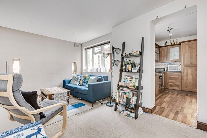 1 Bedroom Flat To Rent In Wandsworth Road, Clapham Town, SW8