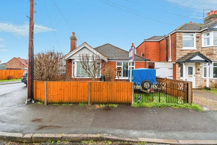 2 Bedroom Bungalow For Sale In Sunset Road, Totton, Southampton, Hampshire, SO40