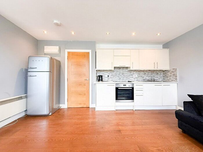 2 Bedroom Flat To Rent In Hermitage Road, London, N4