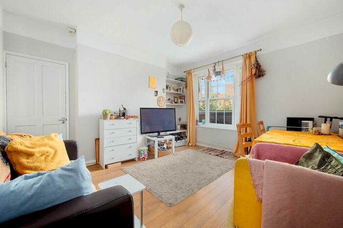 3 Bedroom Flat To Rent In Peckham Park Road, London, SE15