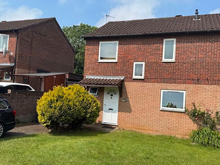 3 Bedroom Semi-Detached House To Rent In Howard Close, Daventry, NN11