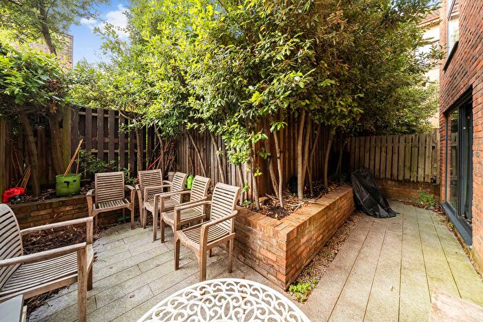 2 Bedroom Flat For Sale In Hillyard Street, London, SW9