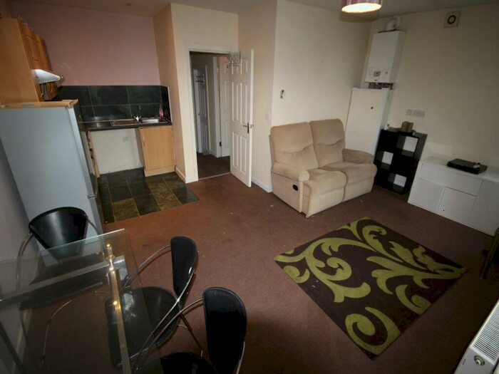 1 Bedroom Flat To Rent In Tong Street, Bradford, BD4