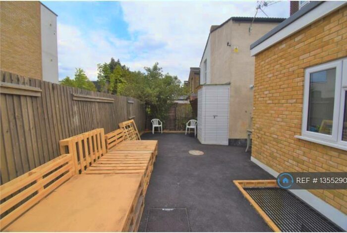 Studio To Rent In Engleheart Road, London, SE6