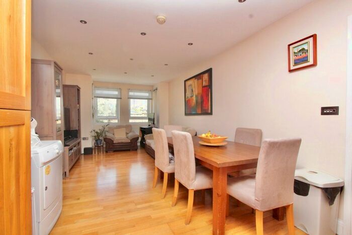 2 Bedroom Flat To Rent In Frome Road, Turnpike Lane, London, N22