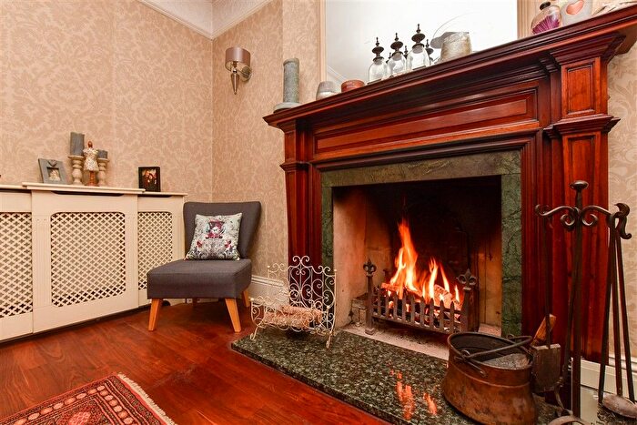 4 Bedroom Semi-detached House For Sale In Godstone Road, Purley, Surrey, CR8