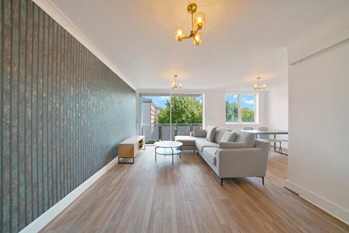 3 Bedroom Flat To Rent In Regent Court, North Bank, NW8