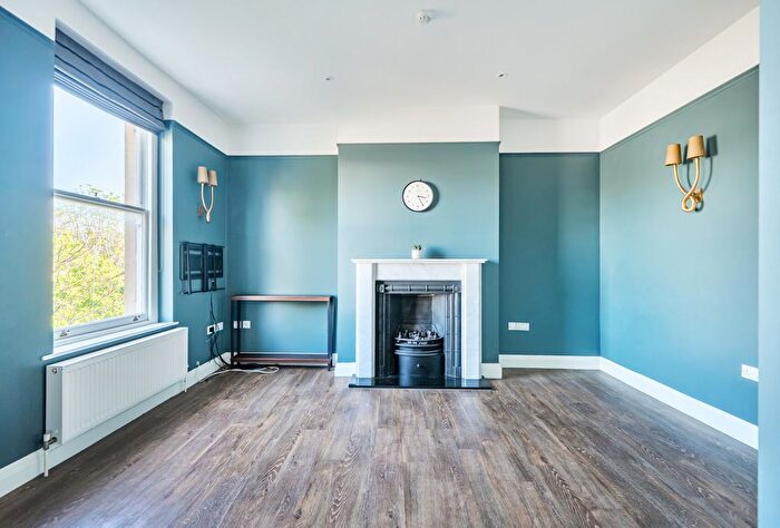 1 Bedroom Flat For Sale In Lower Oldfield Park, Bath, Banes, BA2
