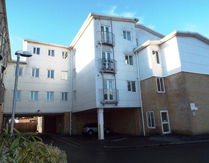 Flat To Rent In Castlepoint, Bournemouth, BH8