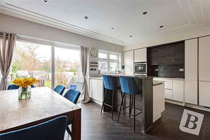 3 Bedroom Terraced House For Sale In Meadowside Road, Upminster, RM14