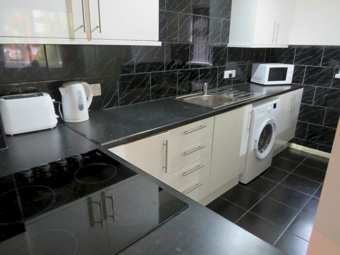1 Bedroom Flat To Rent In Alexandra Way, Tividale, Oldbury, B69