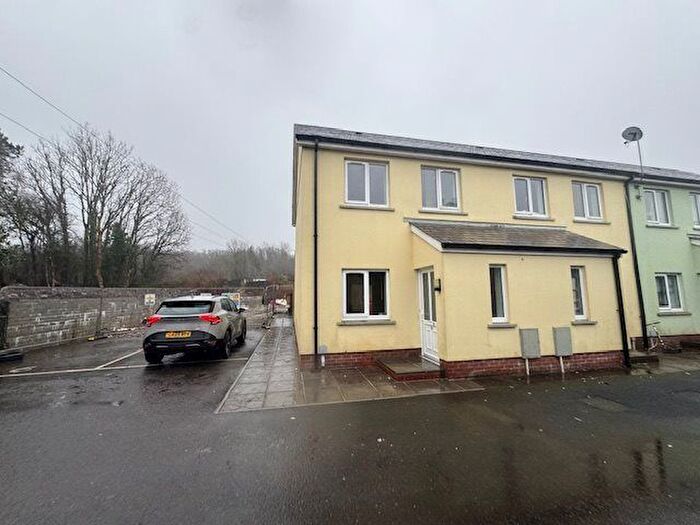 2 Bedroom Property To Rent In Clos Y Glowyr, Tumble, Llanelli, SA14