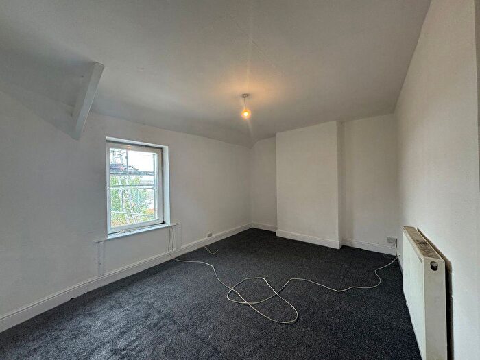 2 Bedroom Flat To Rent In Flat A Cefn Forest Avenue, Blackwood, NP12