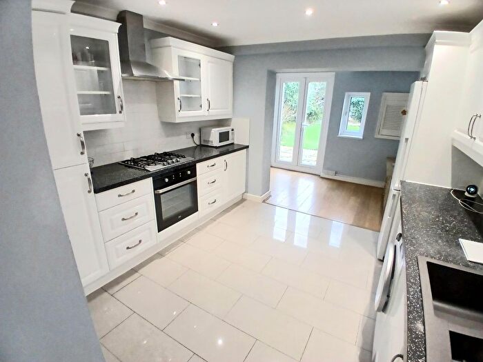 3 Bedroom Property To Rent In Leaves Spring, Stevenage, SG2