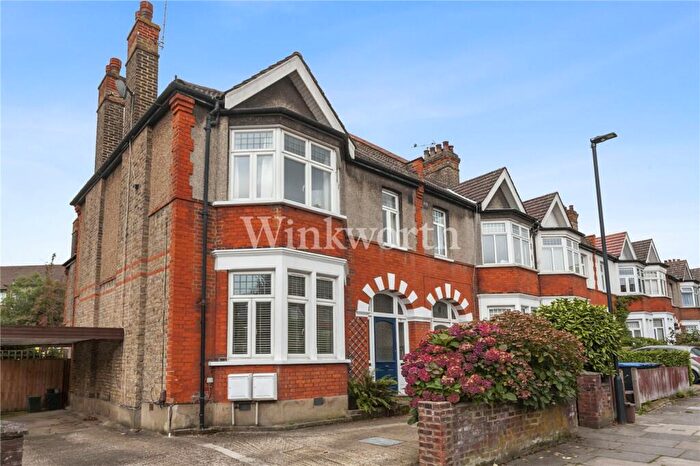 2 Bedroom Apartment To Rent In Stonard Road, London, N13