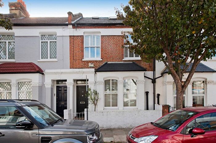 2 Bedroom Flat To Rent In Petley Road, Hammersmith, London, W6