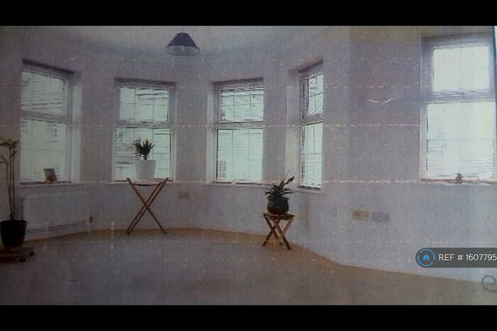 1 Bedroom Flat To Rent In The Coppice, Huddersfield, HD3