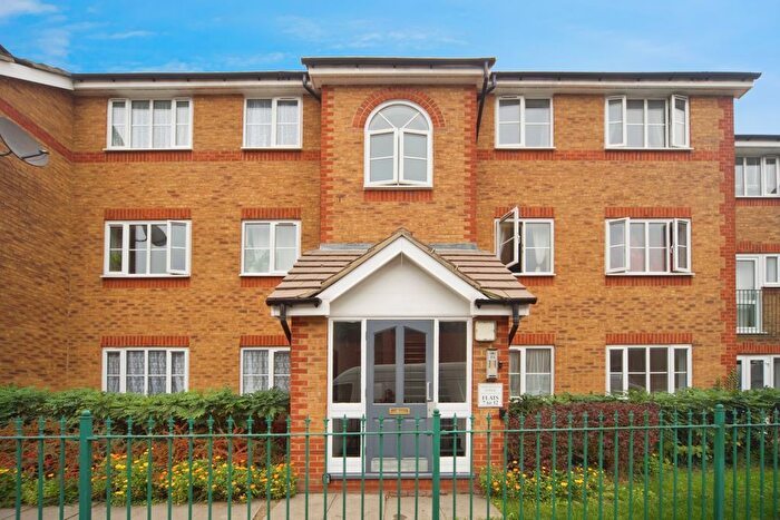 2 Bedroom Flat For Sale In Westbury Road, London, E17