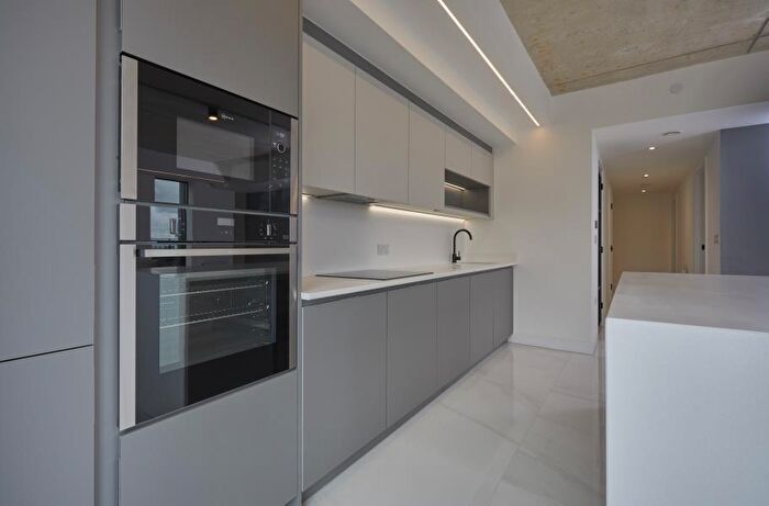 2 Bedroom Apartment To Rent In Apt . :: One Silk Street, M4