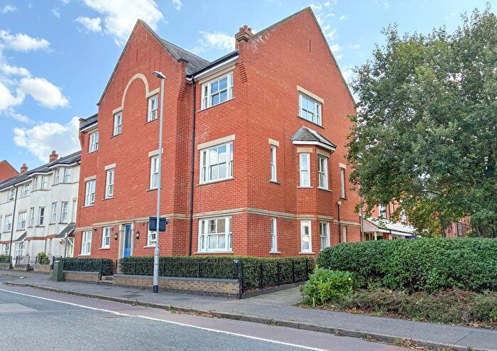 2 Bedroom Flat For Sale In Ravensworth Gardens, Cambridge, CB1