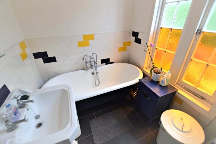 2 Bedroom Apartment To Rent In Gatestone Road, London, SE19