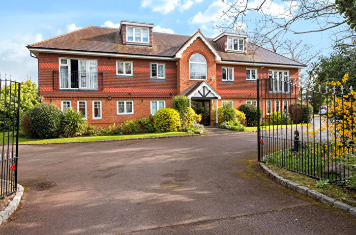 2 Bedroom Apartment For Sale In Old Forest Road, Winnersh, Wokingham, RG41