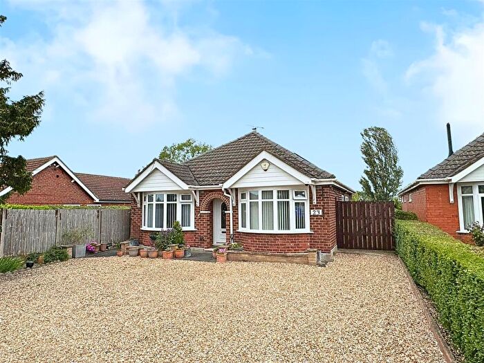 4 Bedroom Detached Bungalow For Sale In Hawthorn Road, Cherry Willingham, Lincoln, LN3