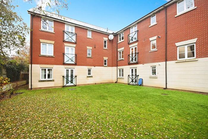 2 Bedroom Flat For Sale In Gerard Gardens, Chelmsford, CM2