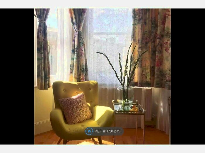 2 Bedroom Flat To Rent In Schubert Road, London, SW15