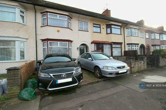 3 Bedroom Terraced House To Rent In Cantley Gardens, Ilford, IG2