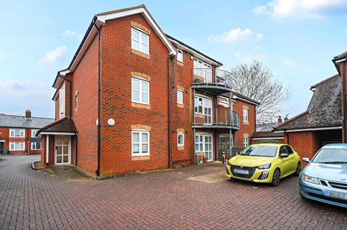 1 Bedroom Flat For Sale In Ackender Road, Alton, Hampshire, GU34