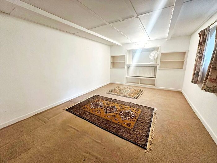 2 Bedroom Flat To Rent In Salmon Pool Lane, Exeter, Devon, EX2