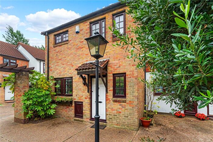 3 Bedroom Terraced House To Rent In The Farthings, Kingston Upon Thames, Surrey, KT2