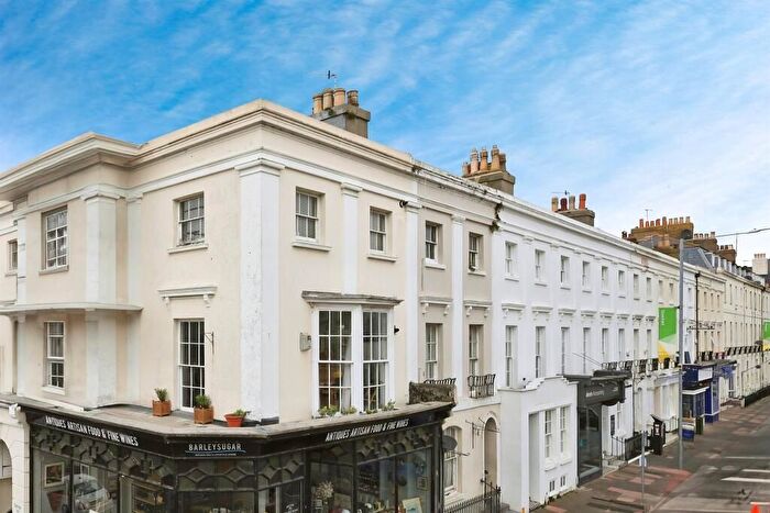 1 Bedroom Flat For Sale In Cornfield Terrace, Eastbourne, BN21