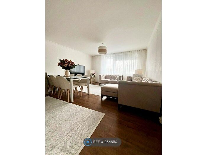 1 Bedroom Flat To Rent In Pickwick Court, London, SE9