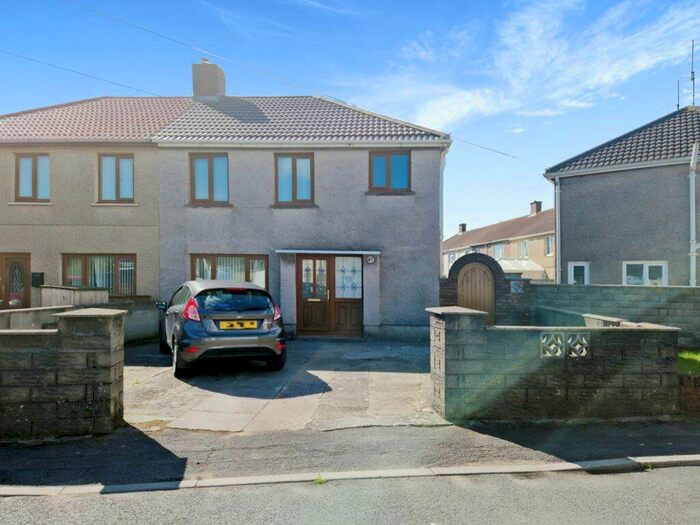 3 Bedroom House To Rent In Fairway, Sandfields, Port Talbot, SA12