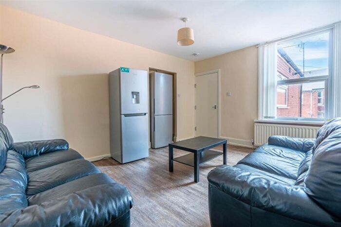 4 Bedroom Maisonette To Rent In £pppw - Bolingbroke Street, Heaton, NE6