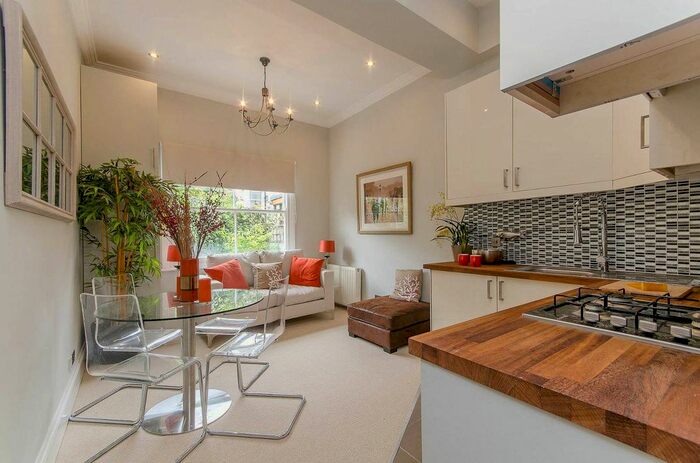 1 Bedroom Flat To Rent In Hammersmith Grove, Brackenbury Village, London, W6