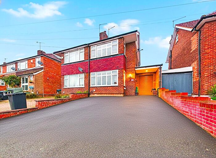 3 Bedroom Semi Detached House For Sale In Fairway, Hemel Hempstead, Hertfordshire, HP3