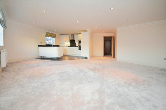 2 Bedroom Flat To Rent In Bowlesbrook Court, Manor Avenue, Hornchurch, RM11