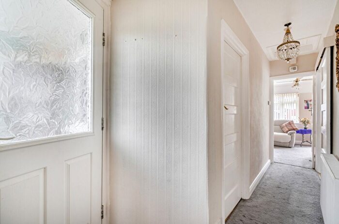 2 Bedroom Bungalow For Sale In Brookfields Avenue, Mitcham, CR4